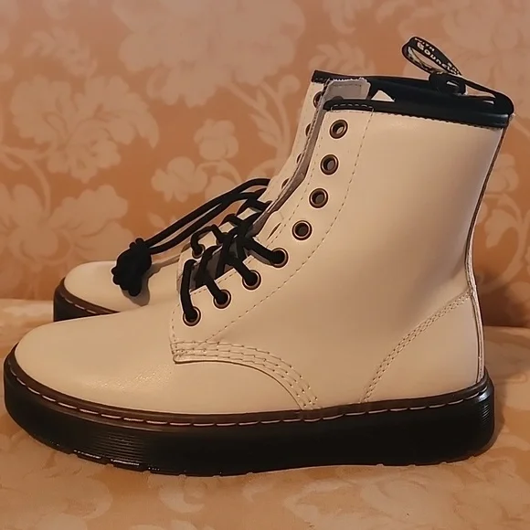 Womans Dr. Airwait Martens NWOT - Picture 2 of 13